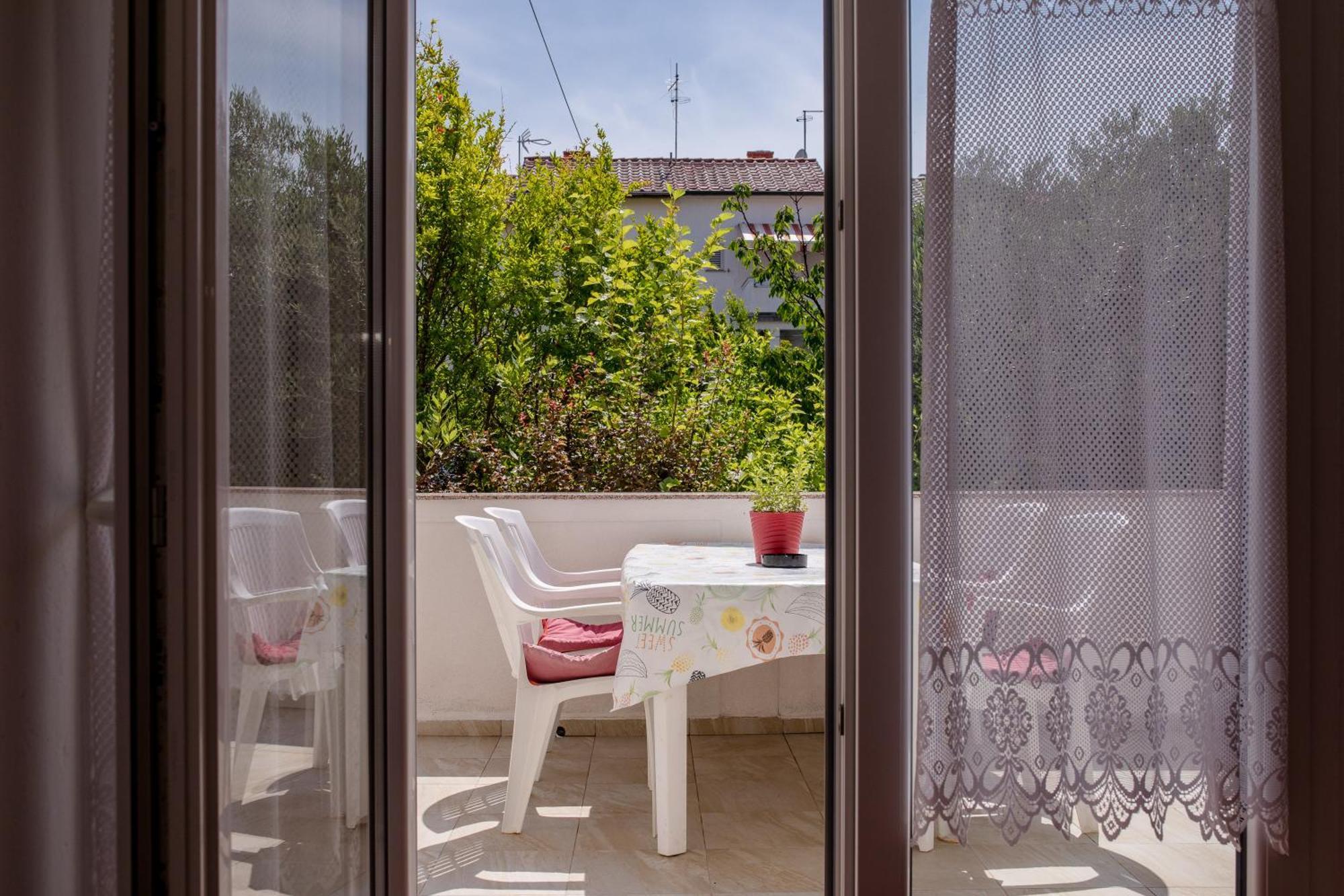 Lovely Meta Apartments Palit Екстериор снимка
