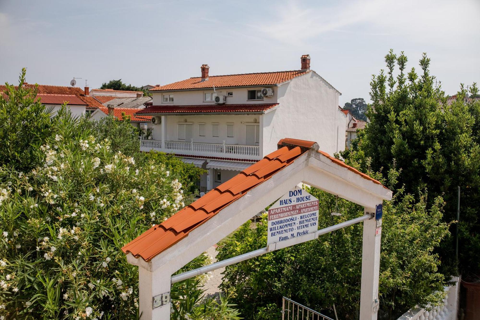 Lovely Meta Apartments Palit Екстериор снимка