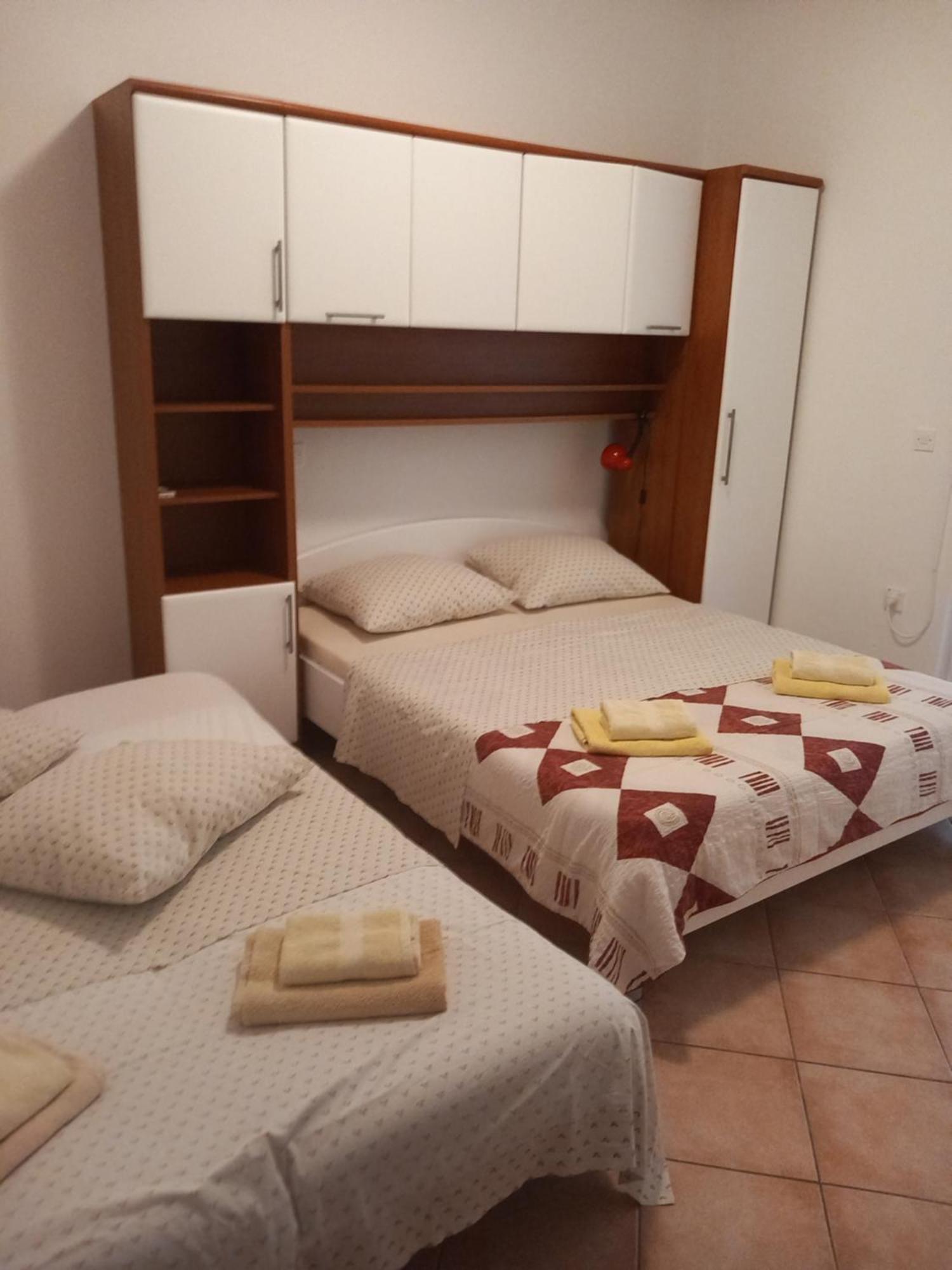 Lovely Meta Apartments Palit Екстериор снимка