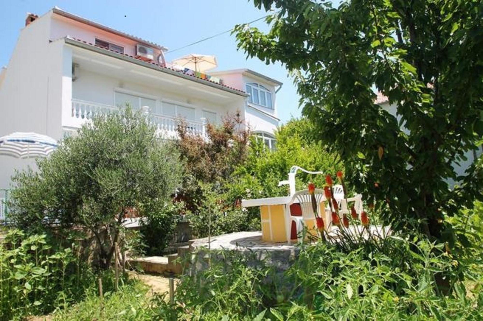 Lovely Meta Apartments Palit Екстериор снимка