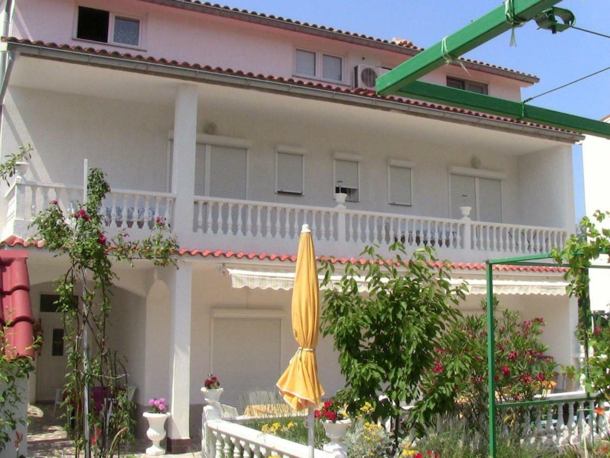 Lovely Meta Apartments Palit Екстериор снимка